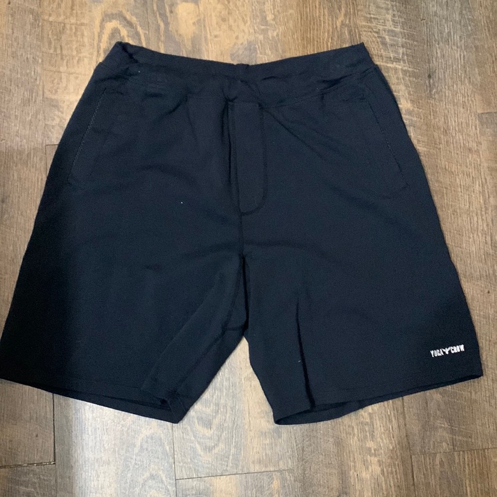 Yoga Crow Shorts